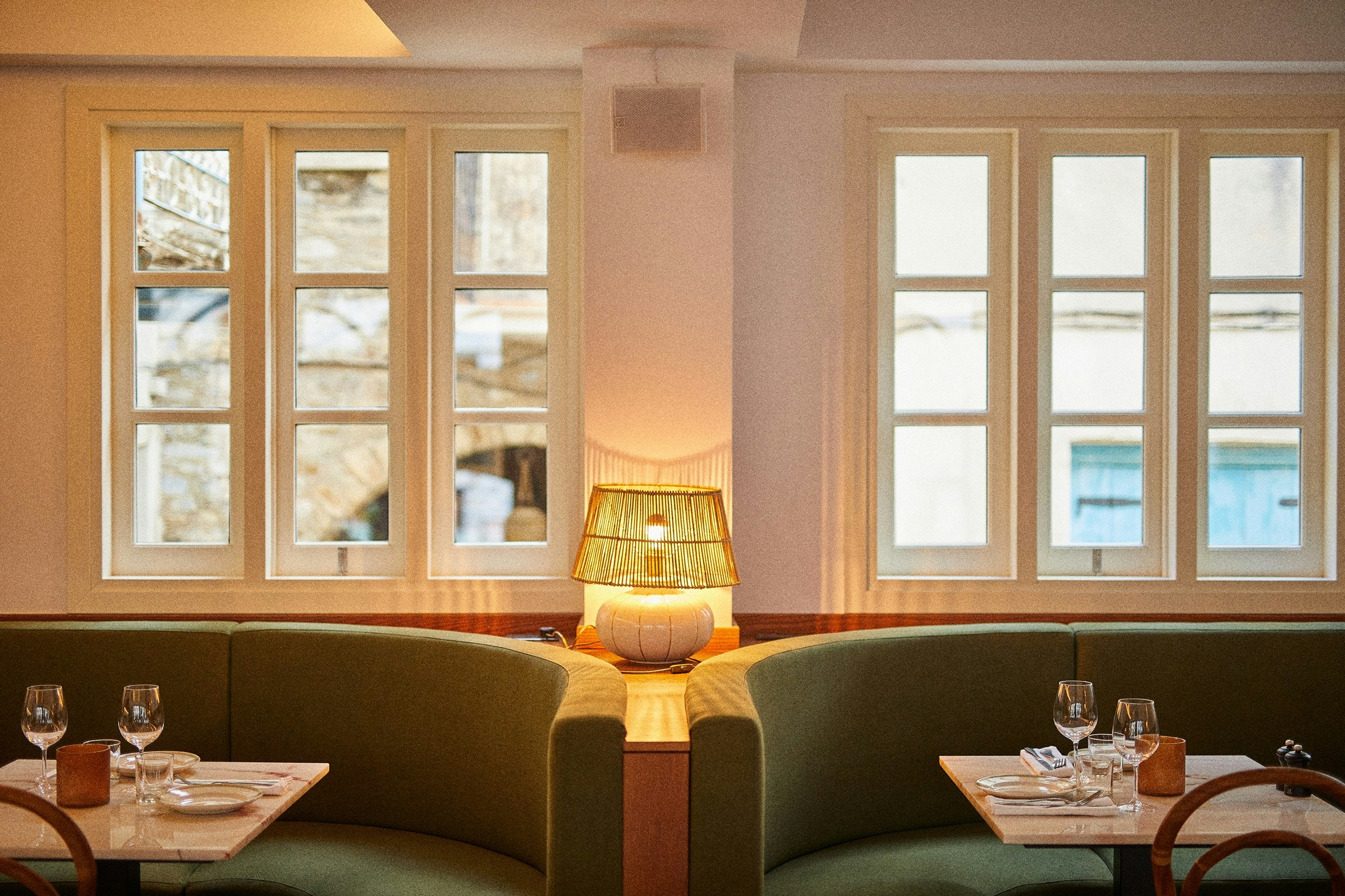 Novél Restaurant Booths