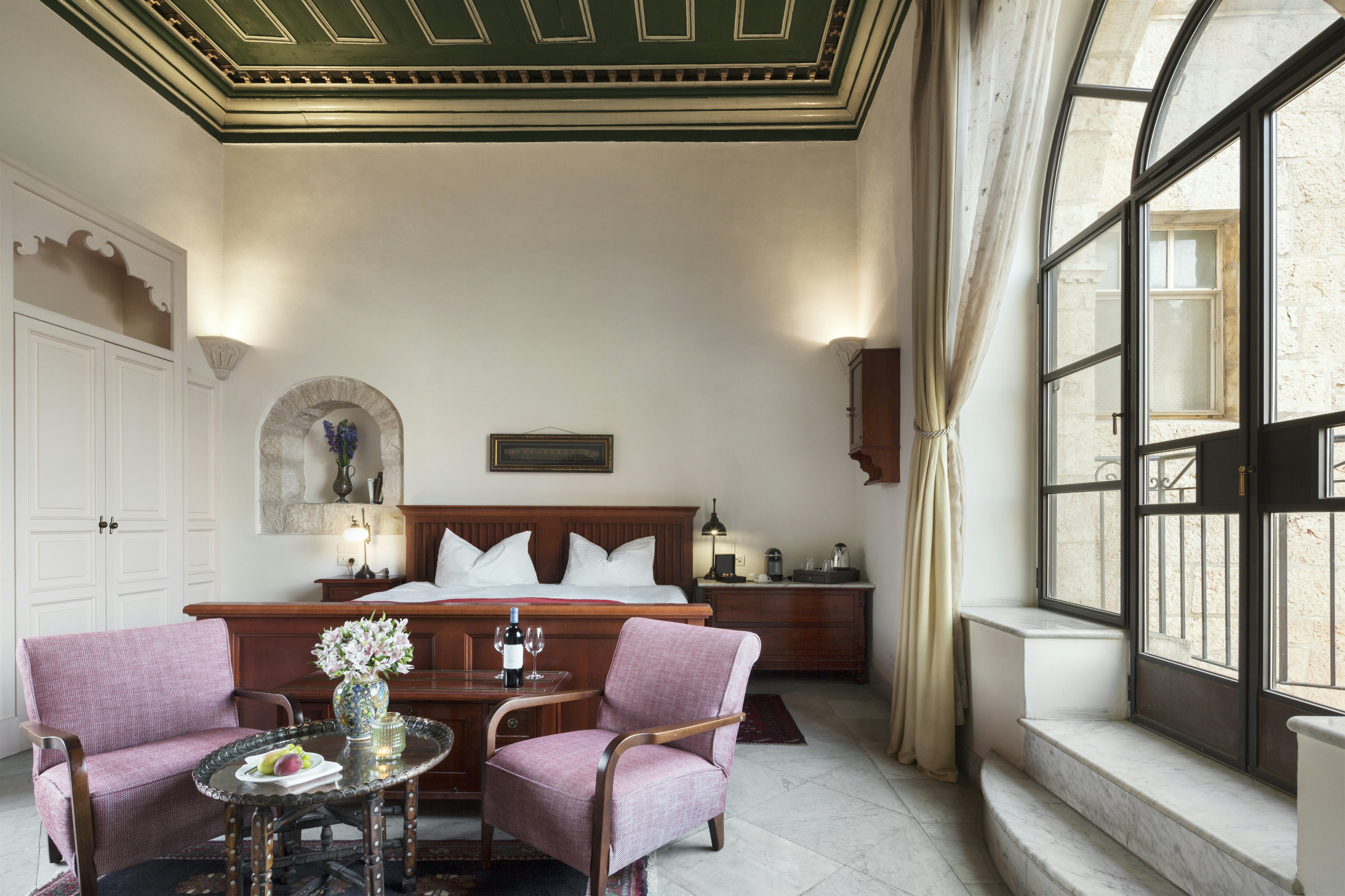 Deluxe Pasha - Old Wing