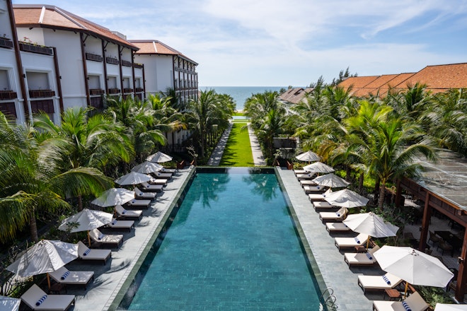 Central Pool to Beach