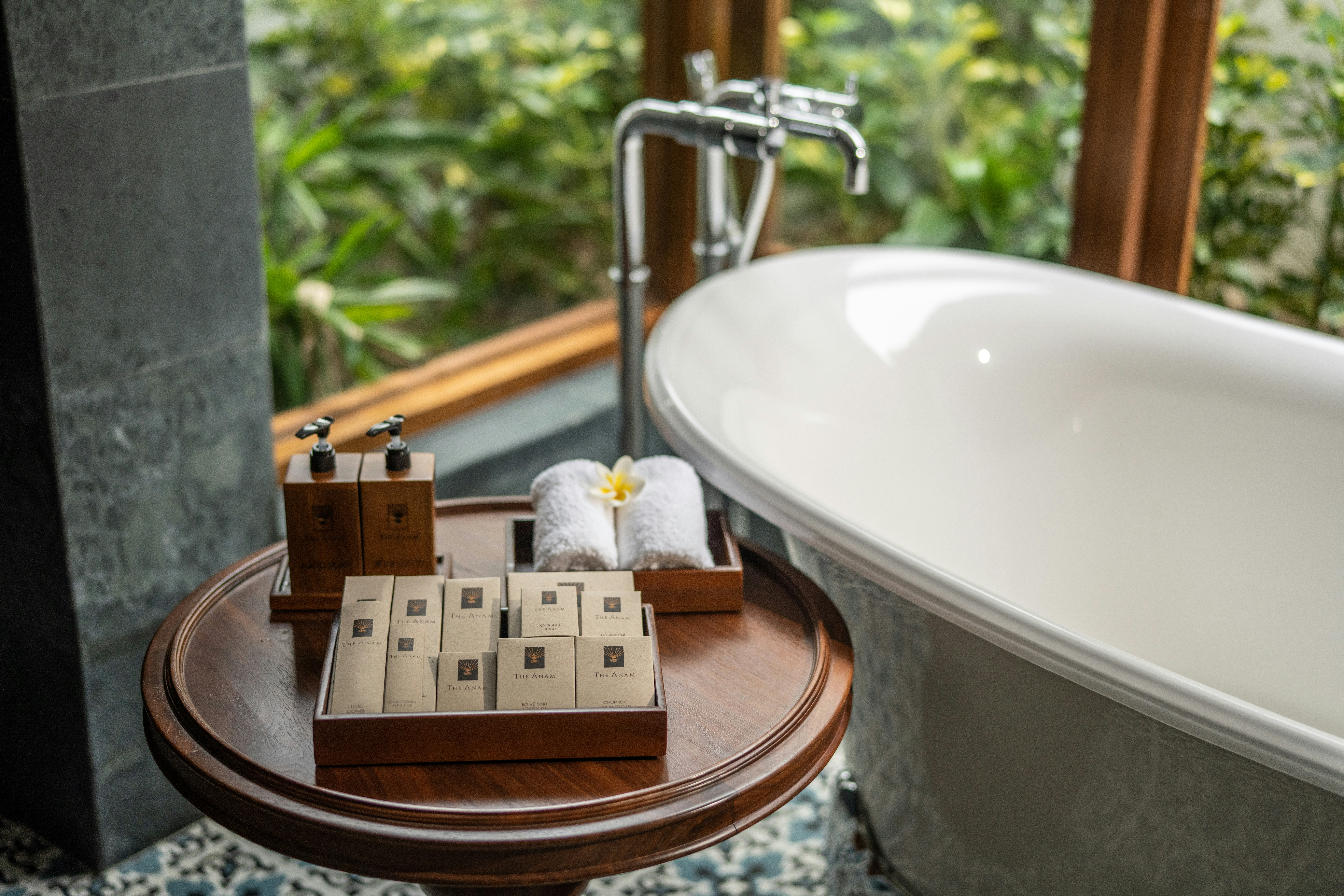Private Pool Suite - bathroom
