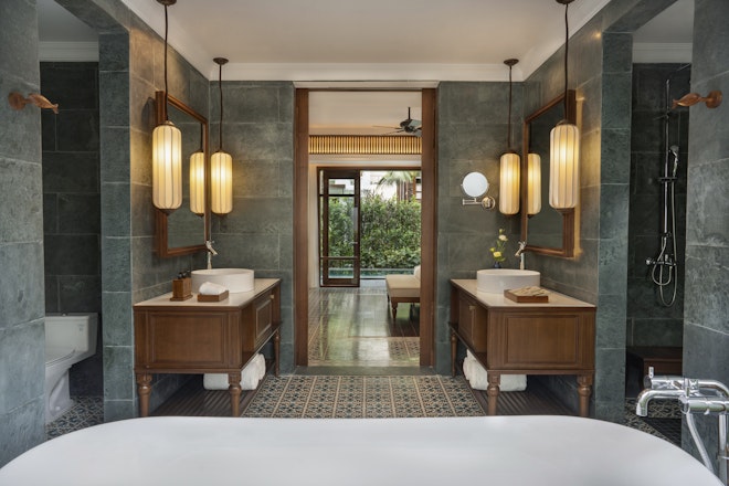 Private Pool Suite Bathroom