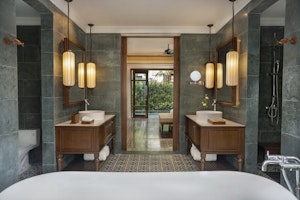 Private Pool Suite Bathroom