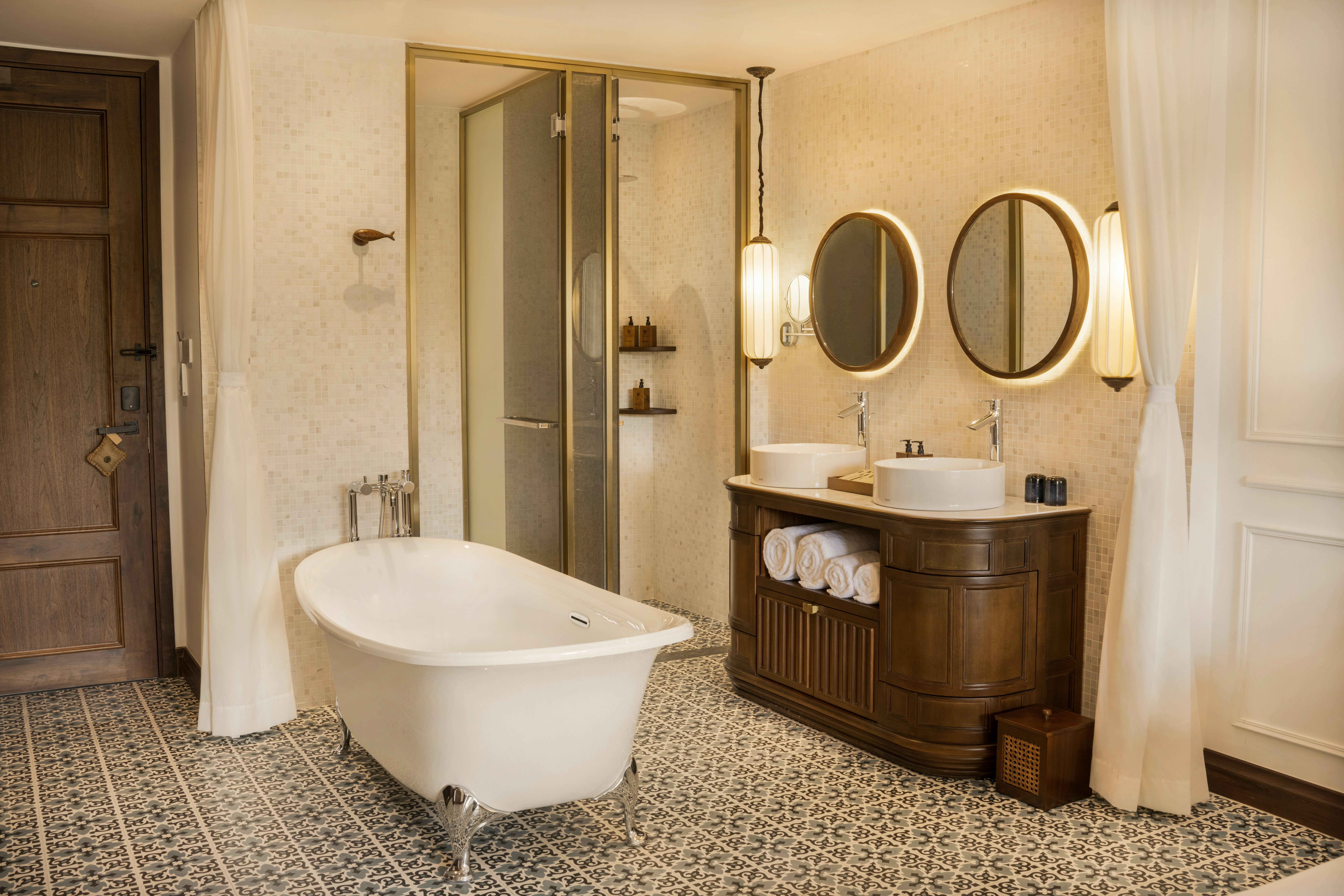 Deluxe Room Bathroom