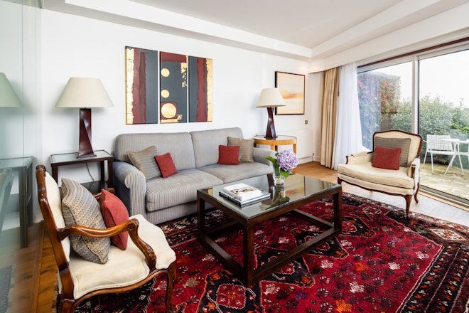 Executive Suite - Living Area