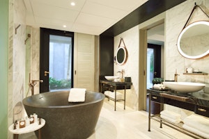 Suite Bathroom