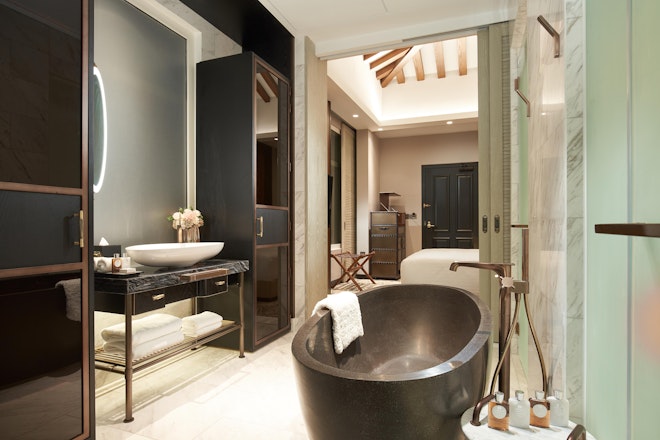 Premier Room Bathroom