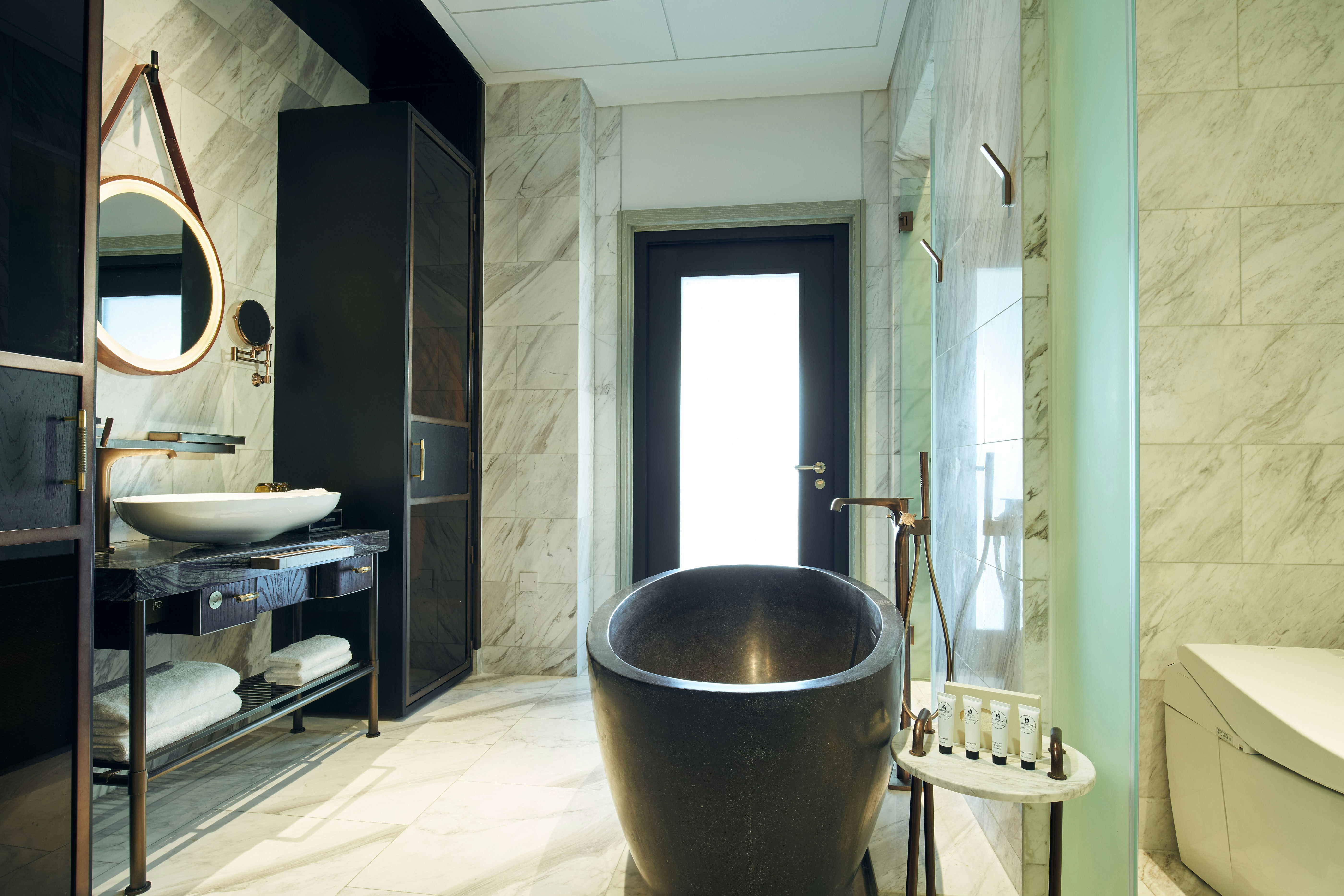 Premier Room Bathroom