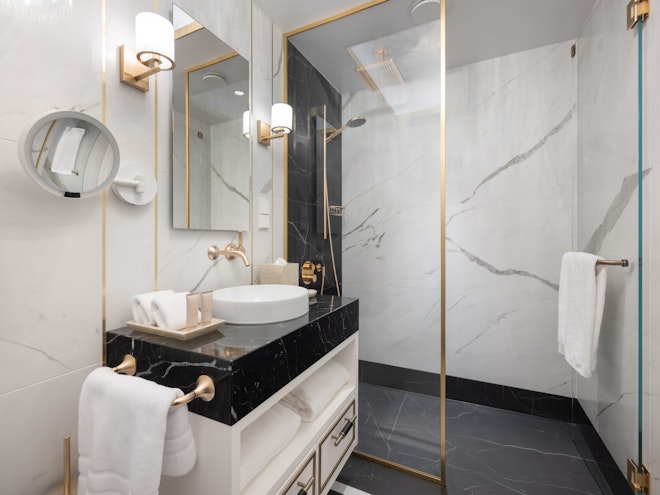 Deluxe Room - Bathroom