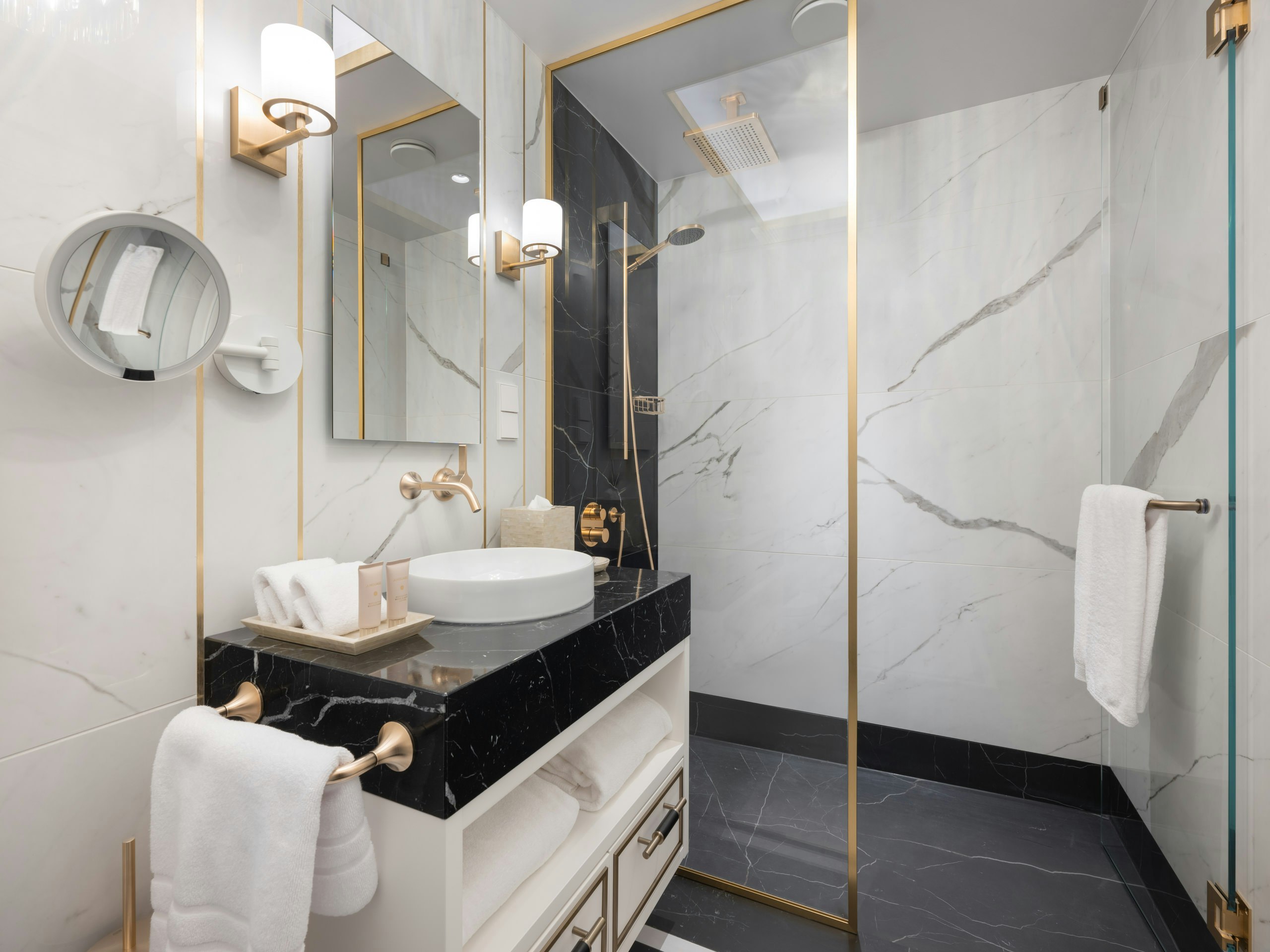 Deluxe Room - Bathroom