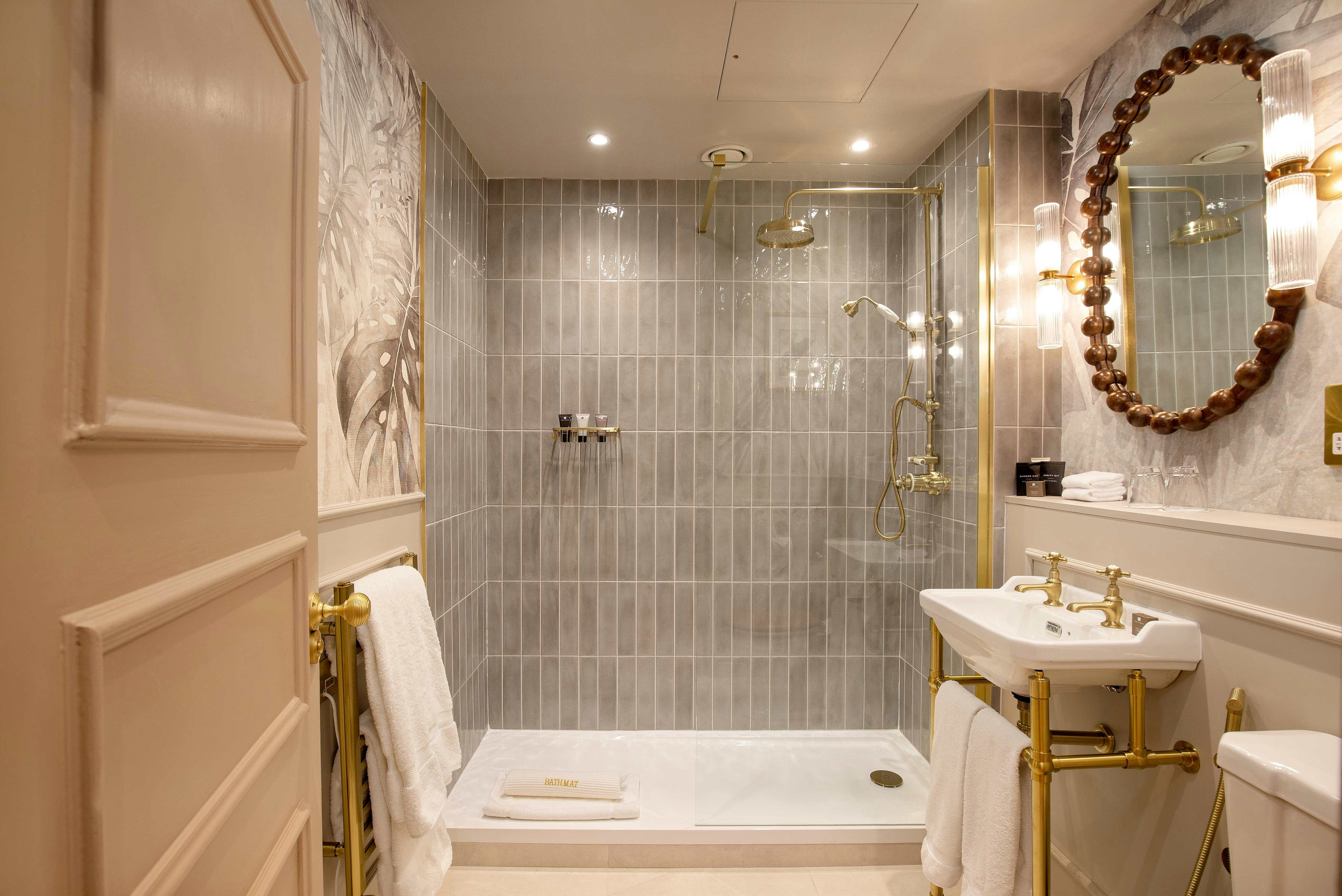 Studio Apartment - Bathroom