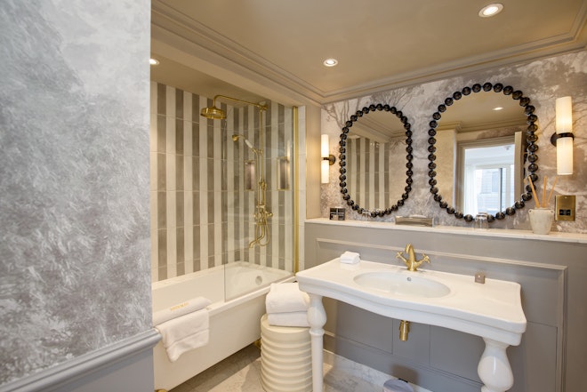 Three Bedroom Penthouse - En Suite Bathroom