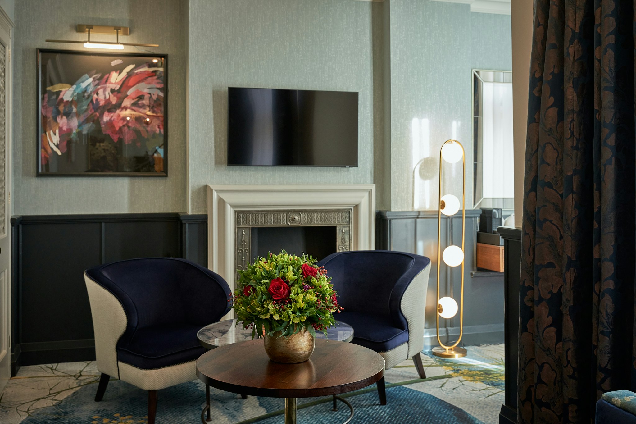 Deluxe King Room - Living Area