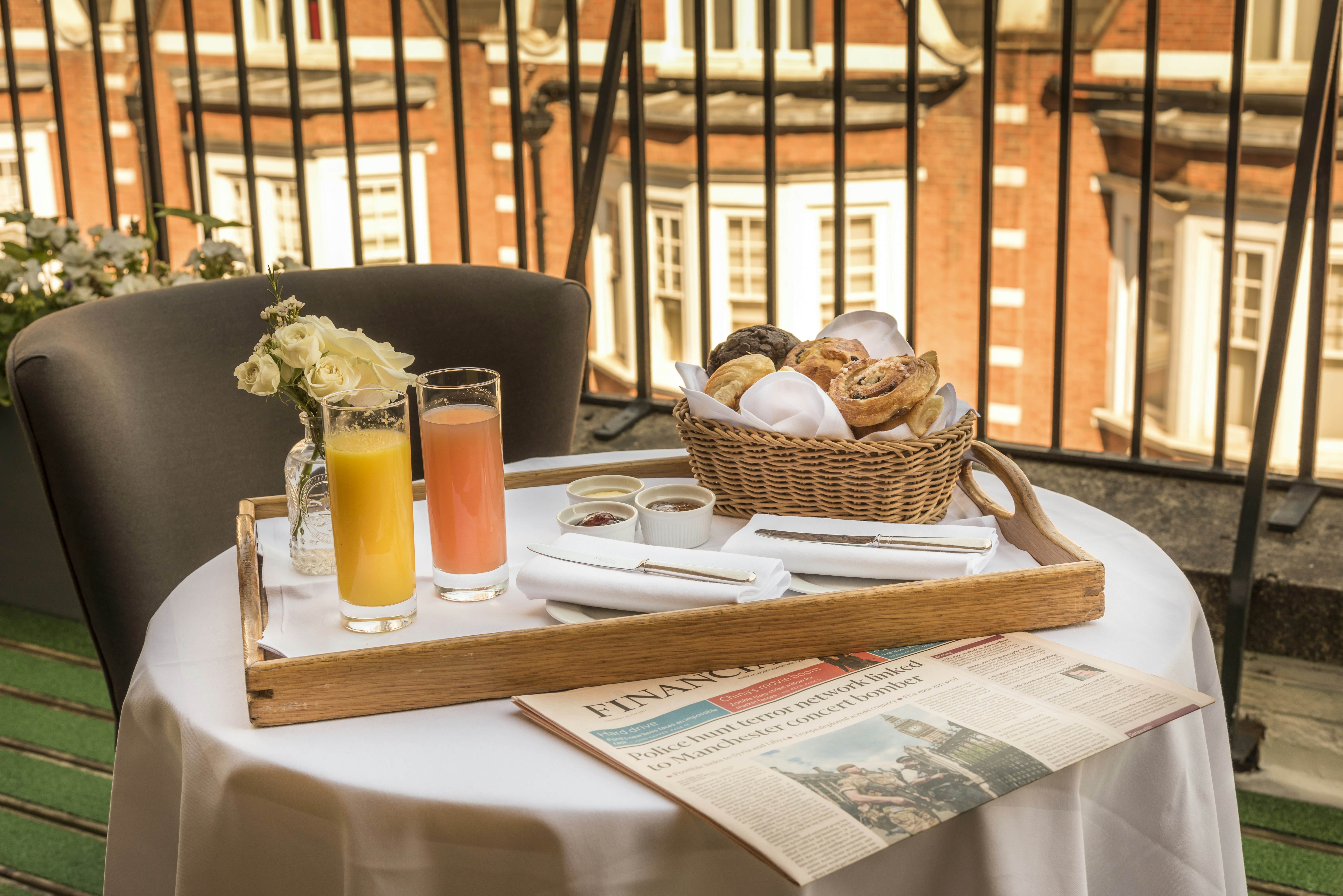 Three Bedroom Penthouse - Breakfast served on the terrace