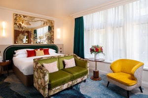 Deluxe King Room - Bedroom