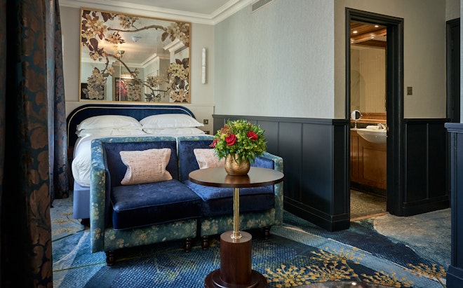 Deluxe King Room - Bedroom