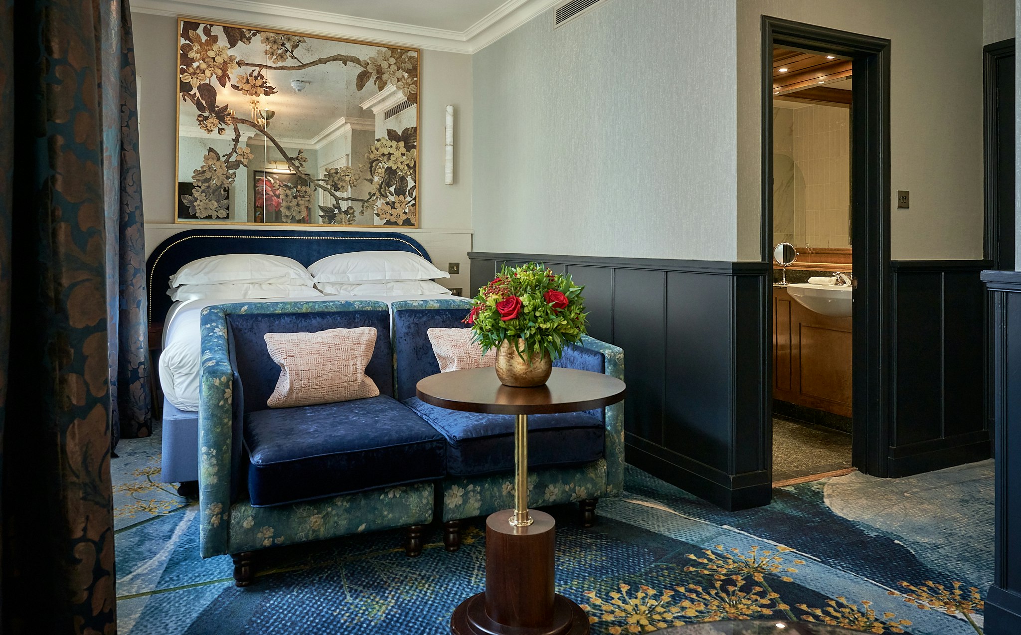 Deluxe King Room - Bedroom