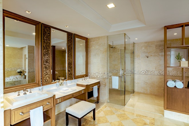 Grand Corner Duchess Suite