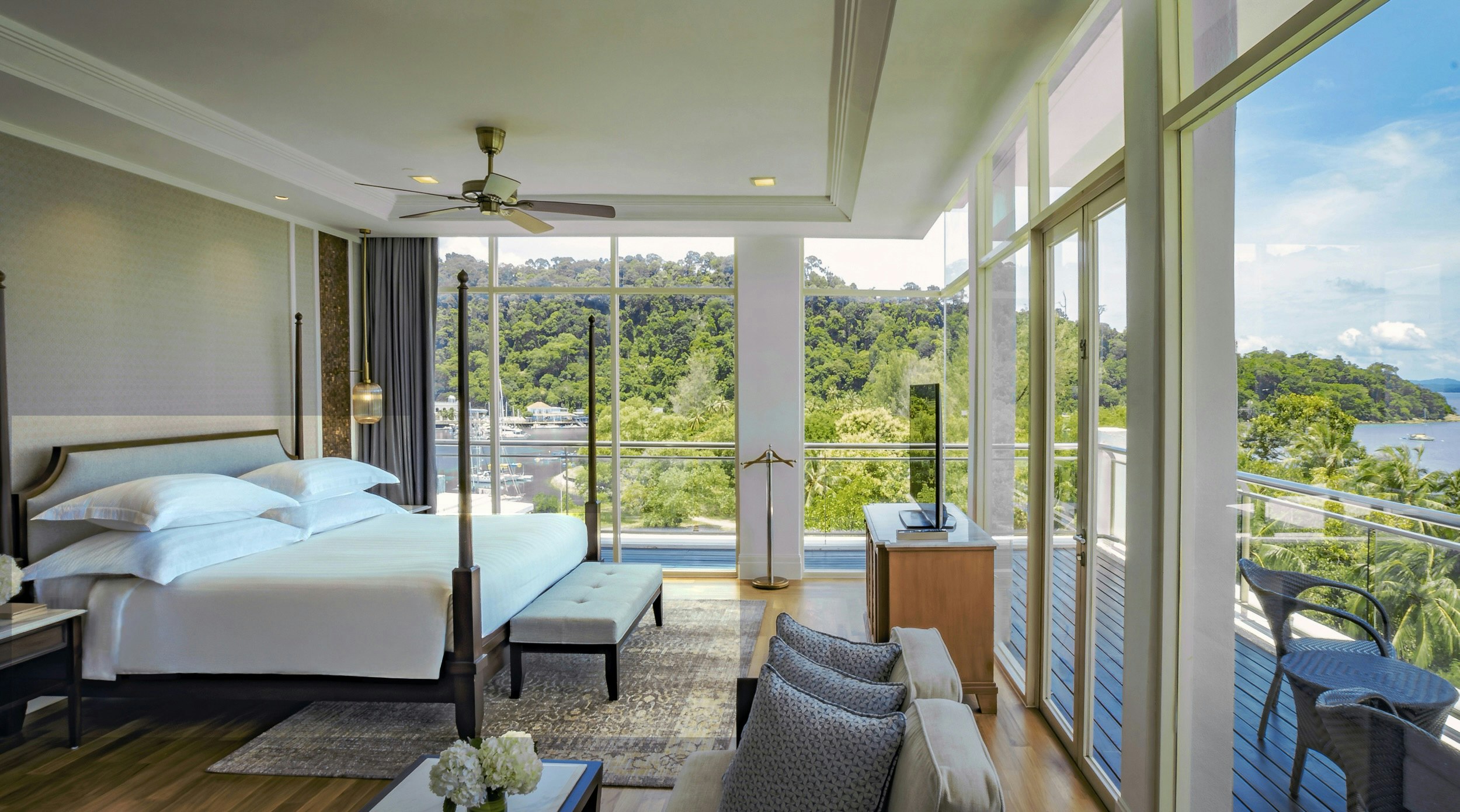 Grand Corner Duchess Suite