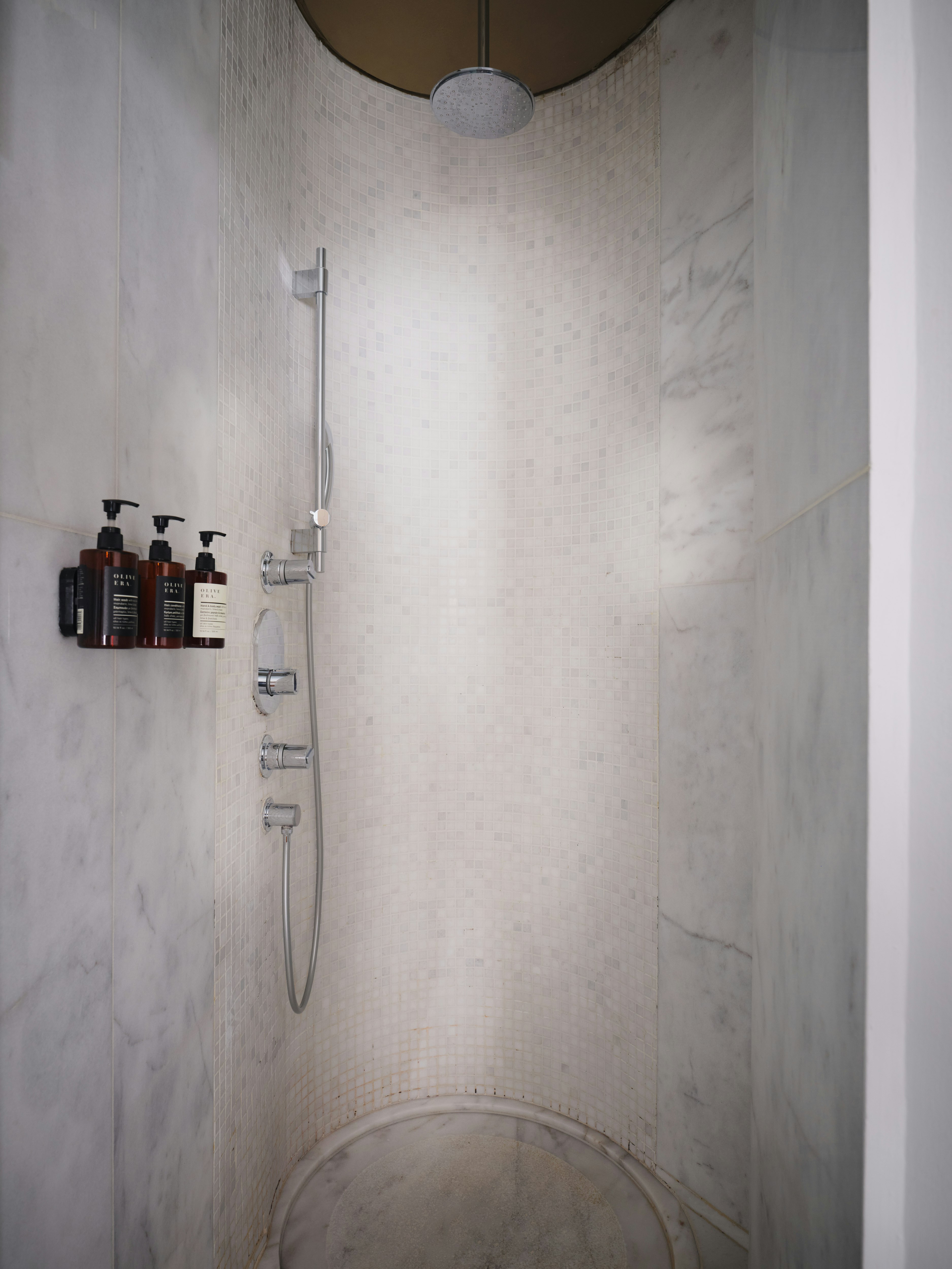 Deluxe Room Bathroom