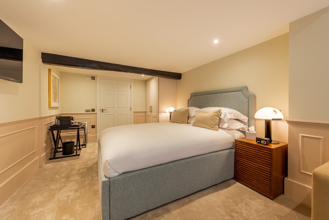 Cotswold Room Accessible - Bedroom