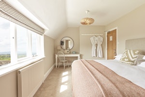 Medium Room In Farmhouse