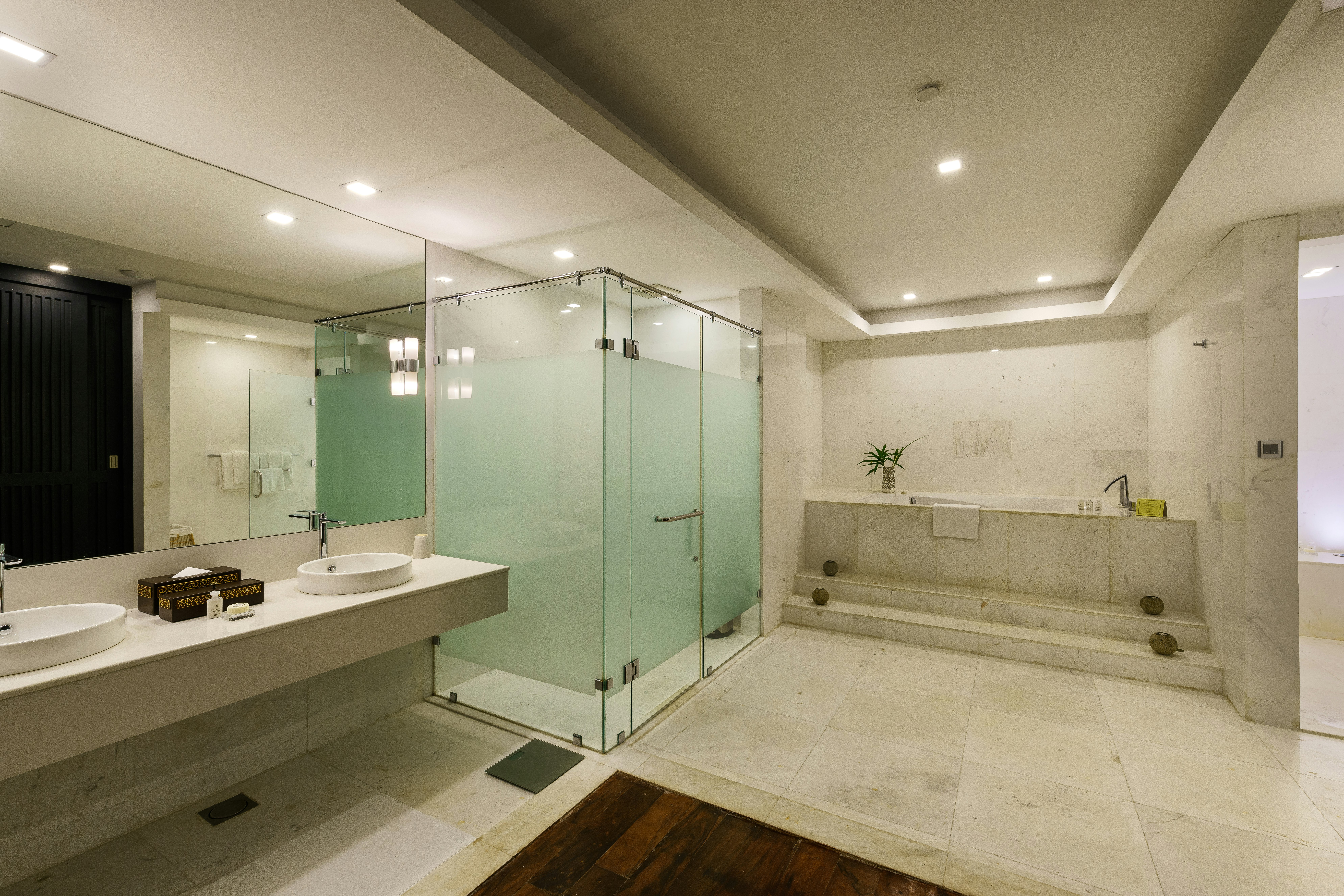 Fotress Residence Suite Bathroom