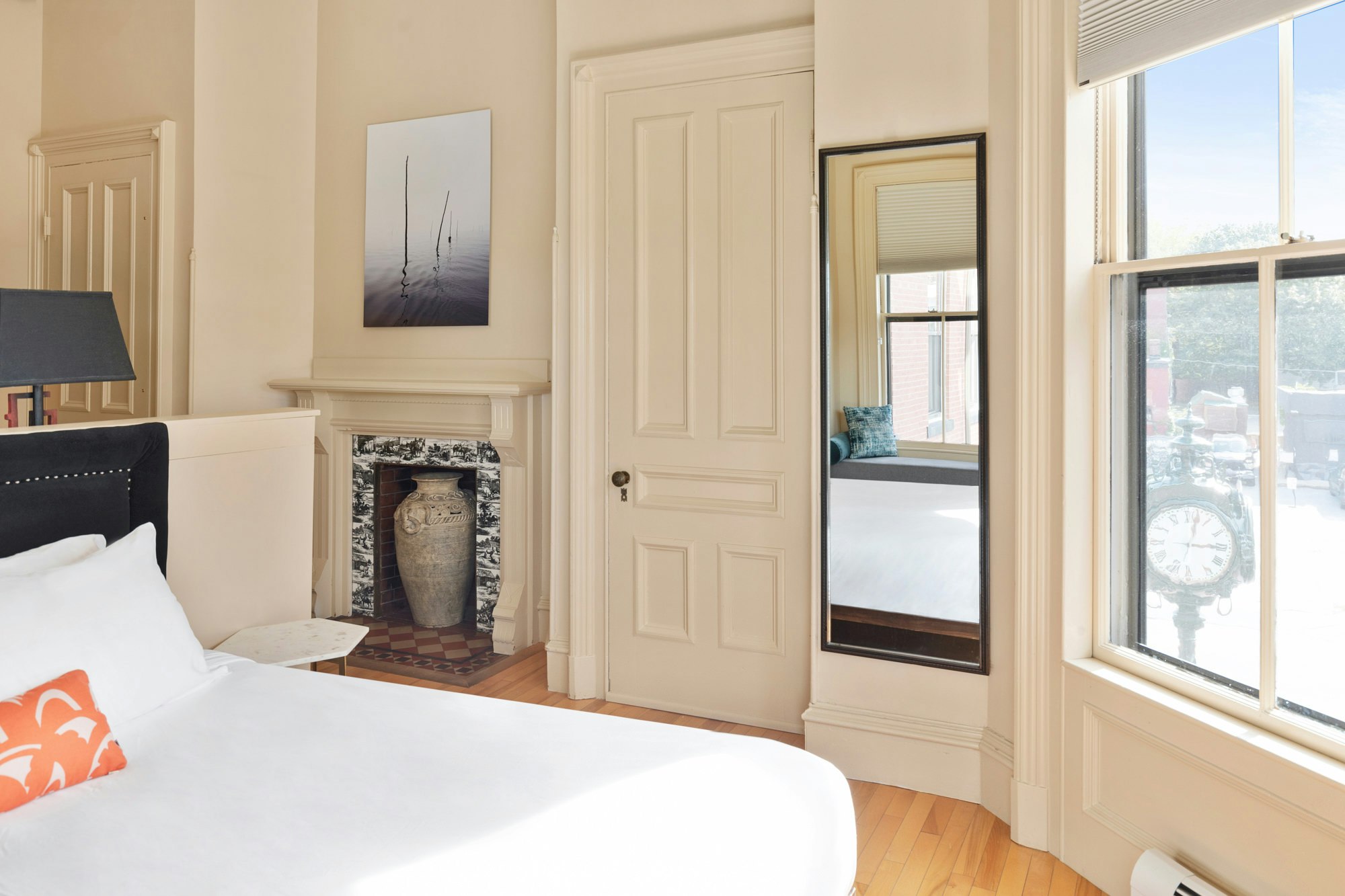 Historic Queen Room  - Second Floor