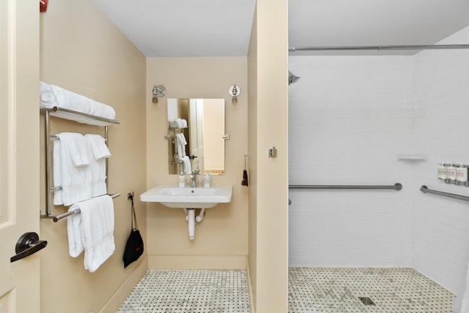 Accessible King Room Bathroom