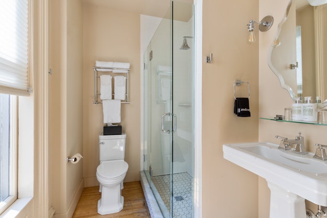 Historic King Room - Bathroom