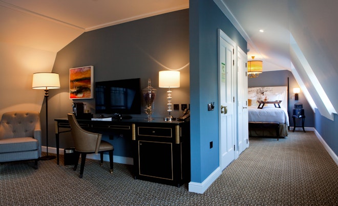 Bath Spa Suite - Bedroom & Desk