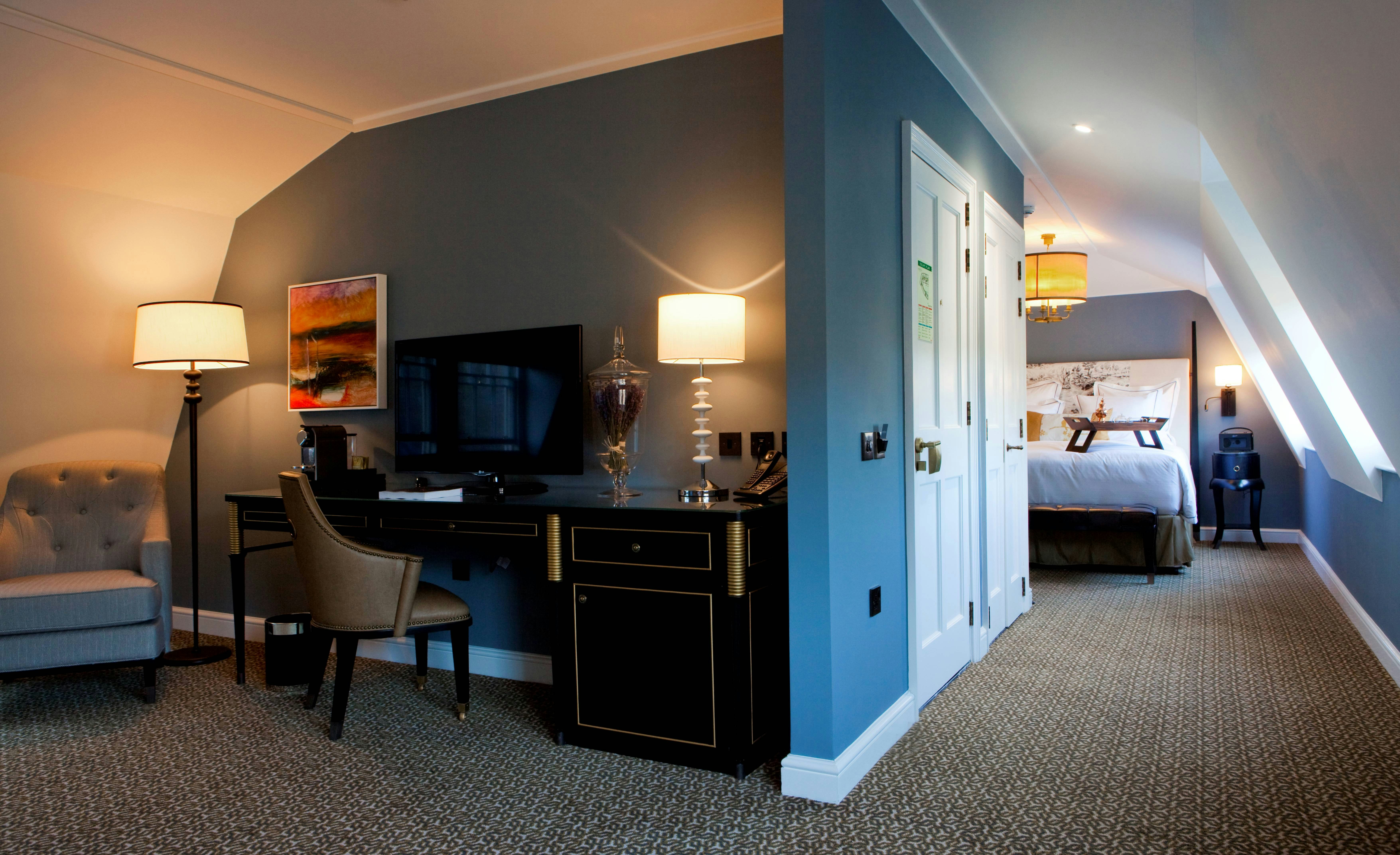 Bath Spa Suite - Bedroom & Desk