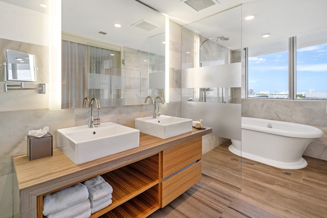 One Bedroom Suite King with Balcony - Bathroom
