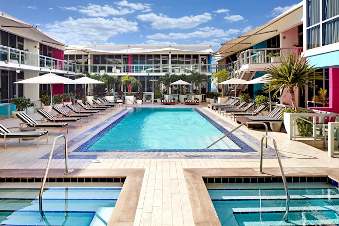 Rooftop Pool & Jacuzzi