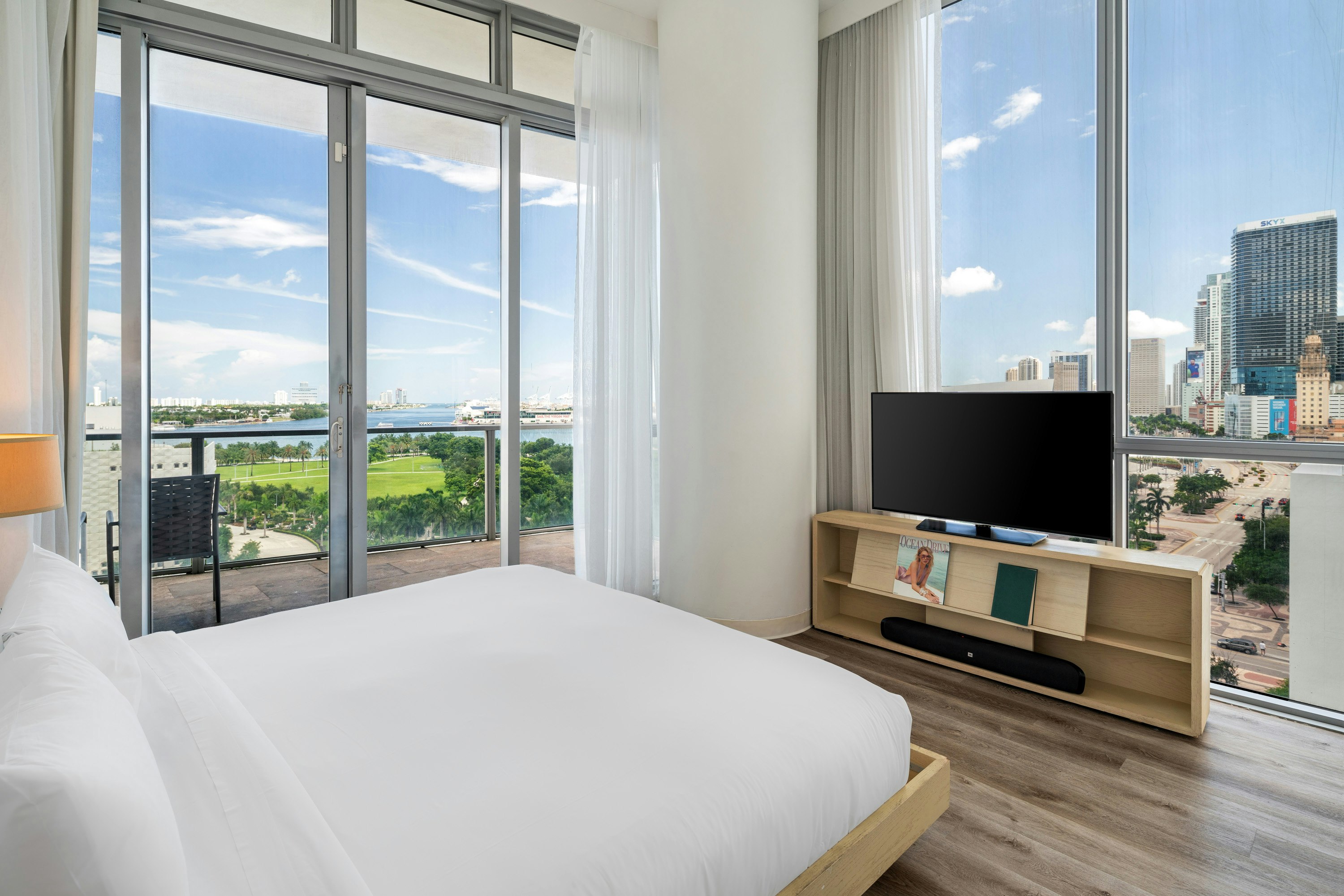 Bay View King - Bedroom