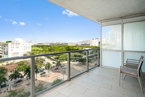 Corner Bay View Jr Suite King with Balcony - Balcony