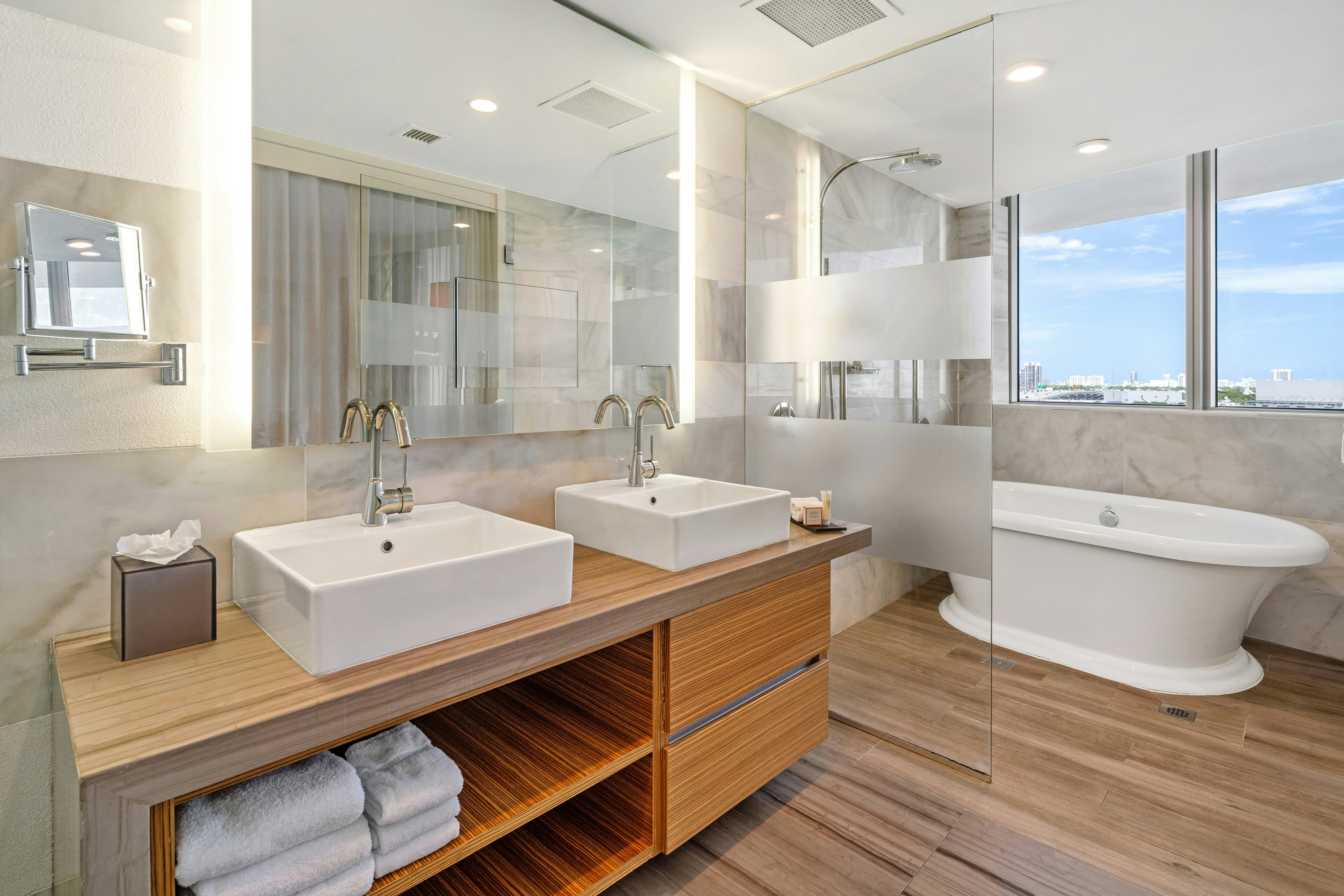 Deluxe Bay View King with Balcony - Bathroom