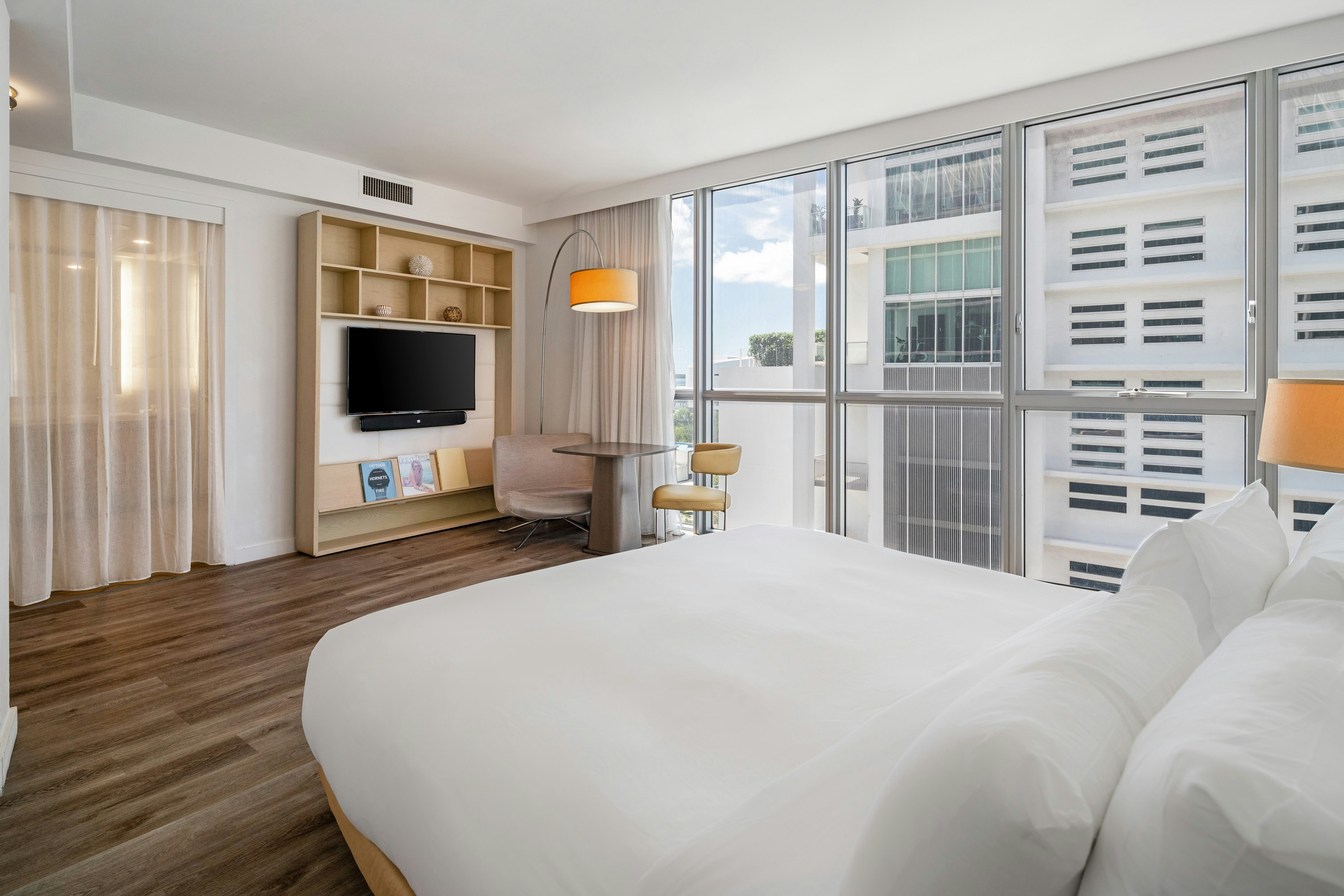 Corner Partial Bay View King - Bedroom