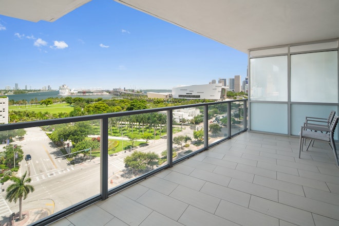 Deluxe Bay View Double Queen with Balcony - Balcony