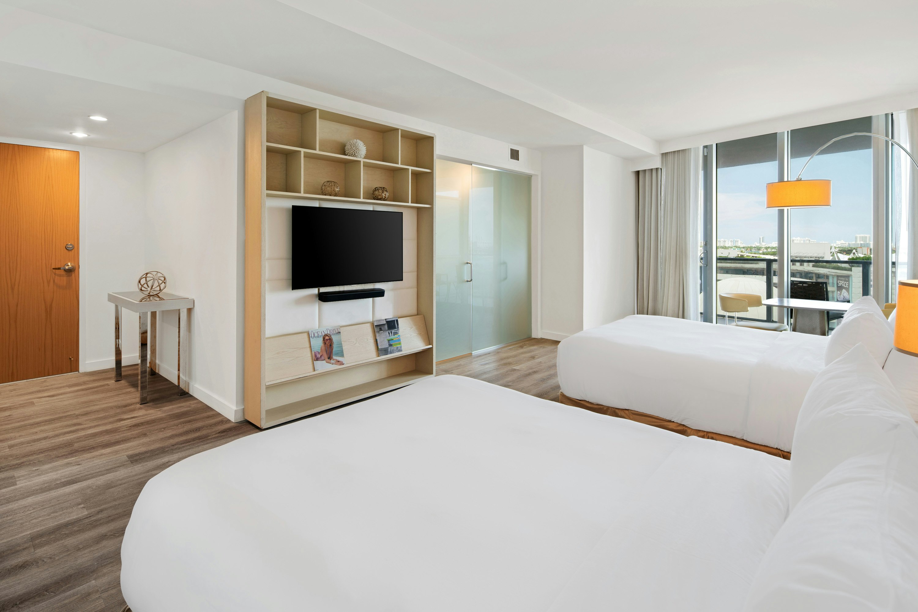 Deluxe Bay View Double Queen with Balcony - Room