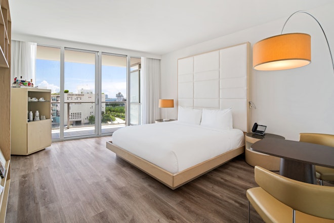 Bay View King with Balcony - Bedroom