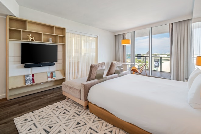 Deluxe Bay View King with Balcony - Bedroom