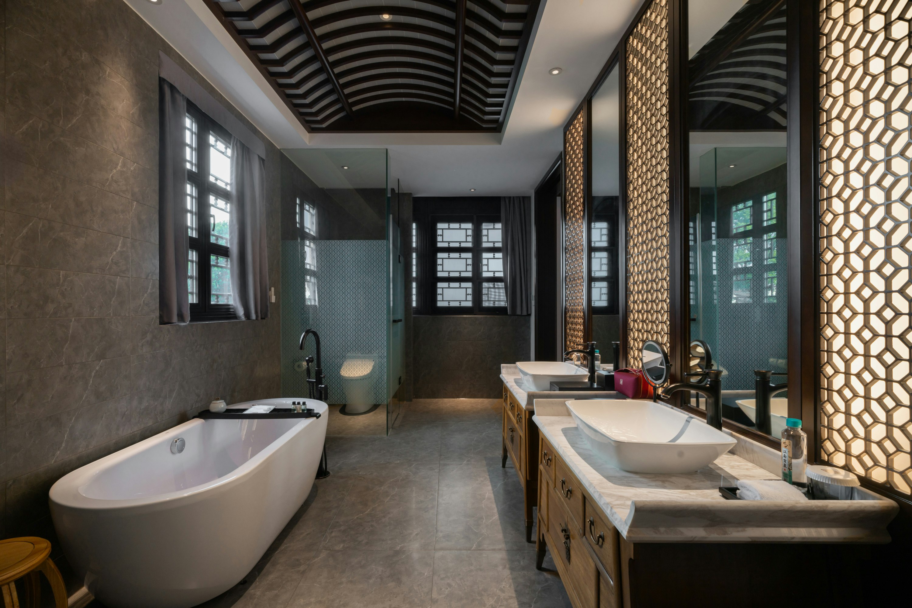 Elegant Estate Twin Suite - Bathroom