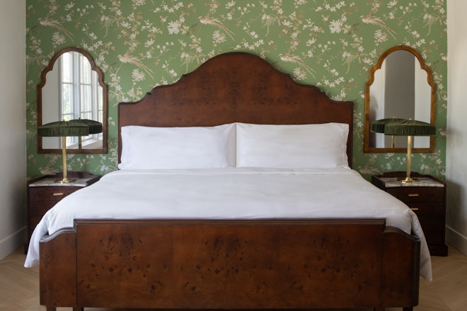 Premier King Accessible - Bedroom