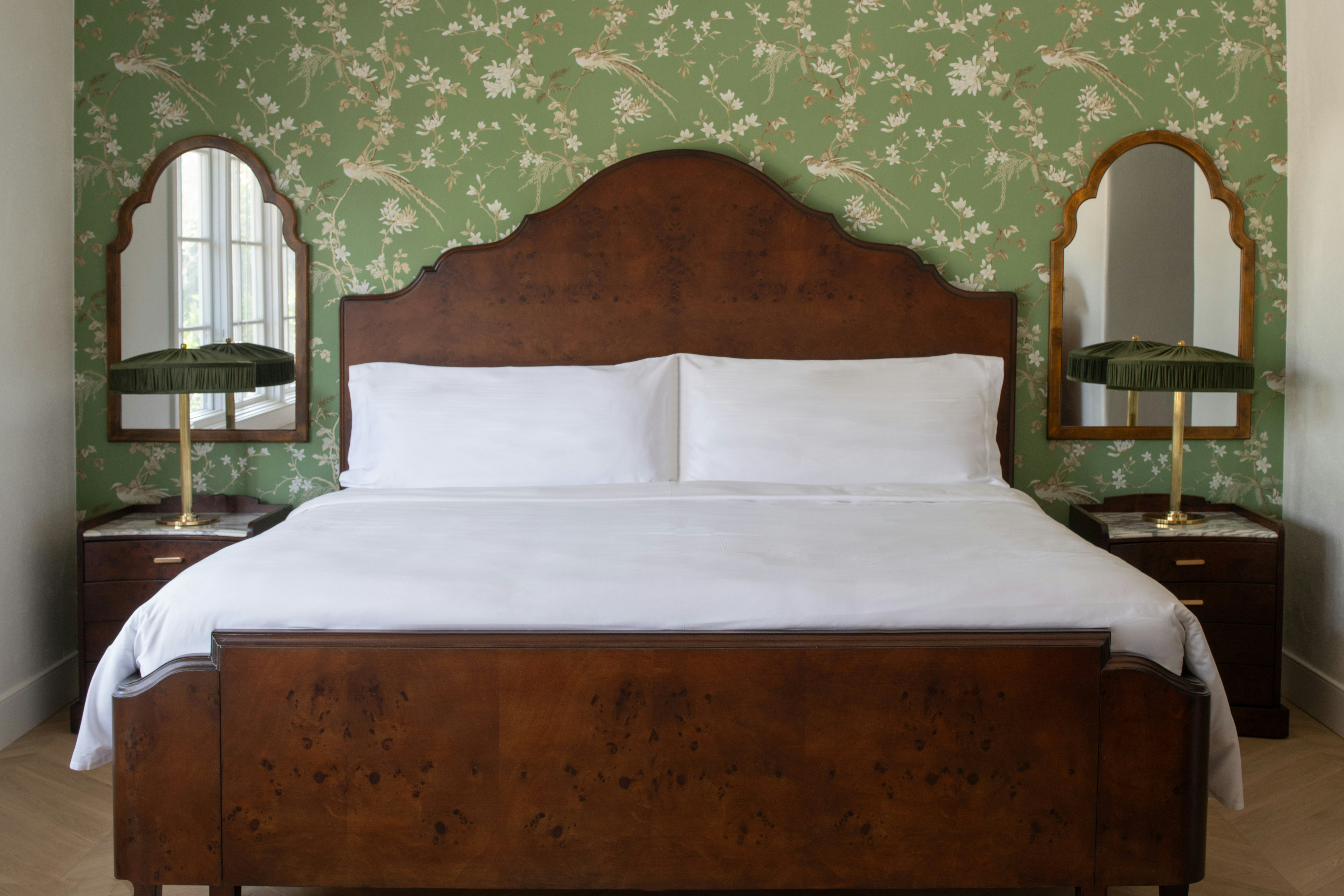 Premier King Accessible - Bedroom