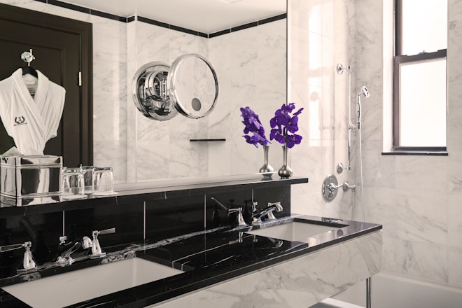 Iroquois Suite - Bathroom