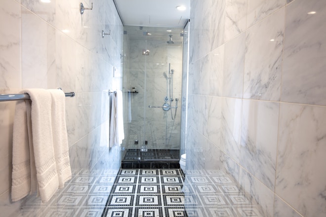 Bathroom Iroquois Suite