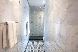 Bathroom Iroquois Suite