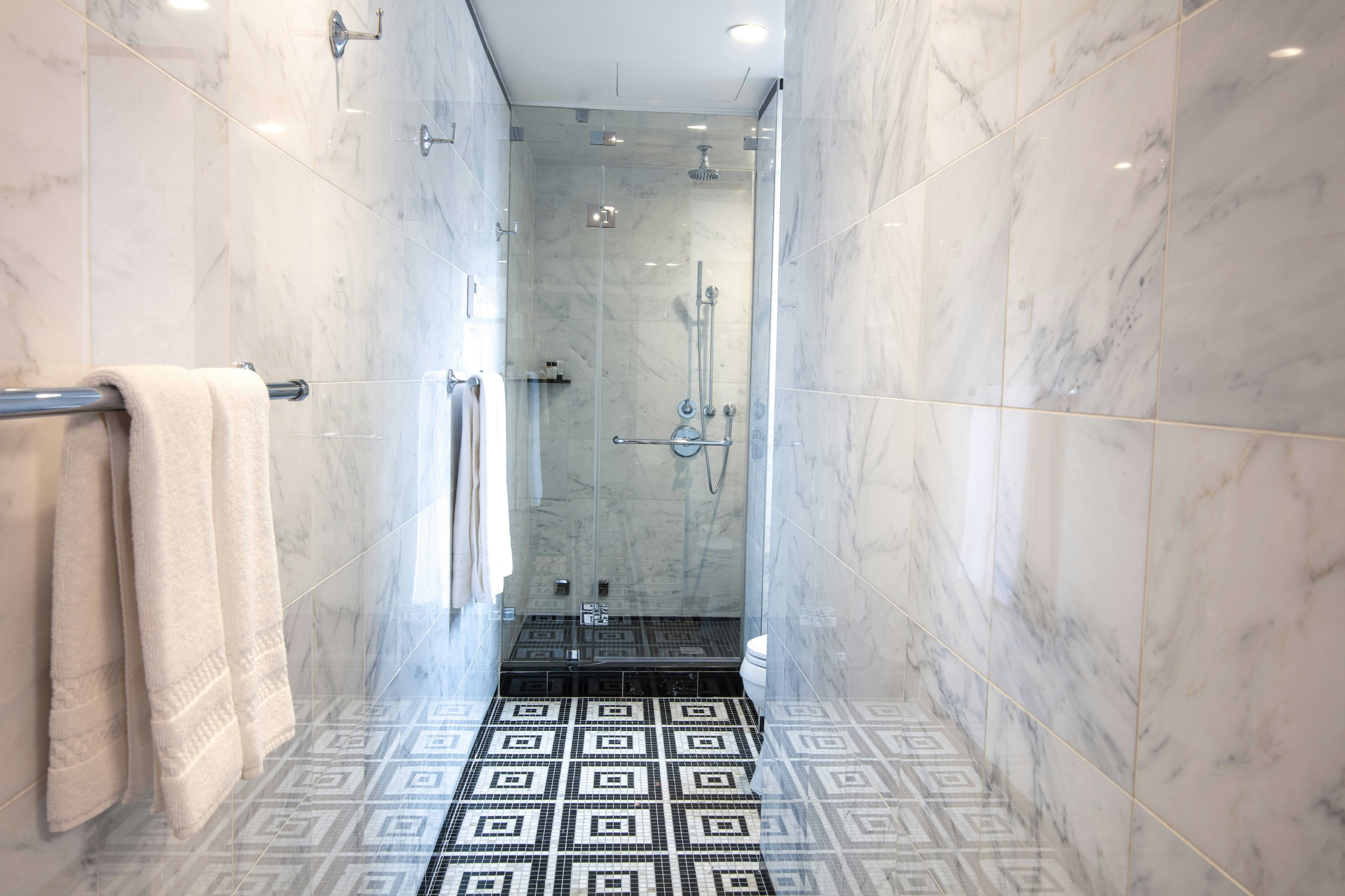 Bathroom Iroquois Suite