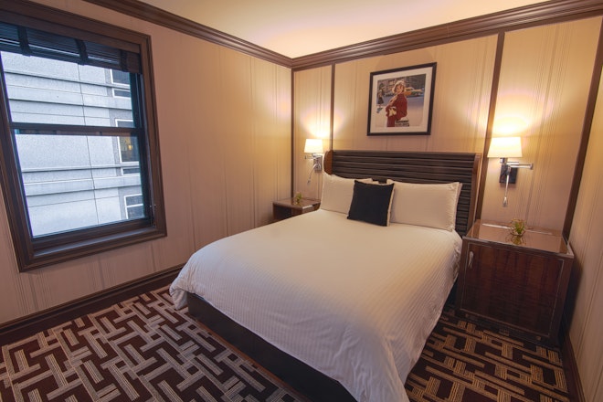 Deluxe Queen - Bedroom