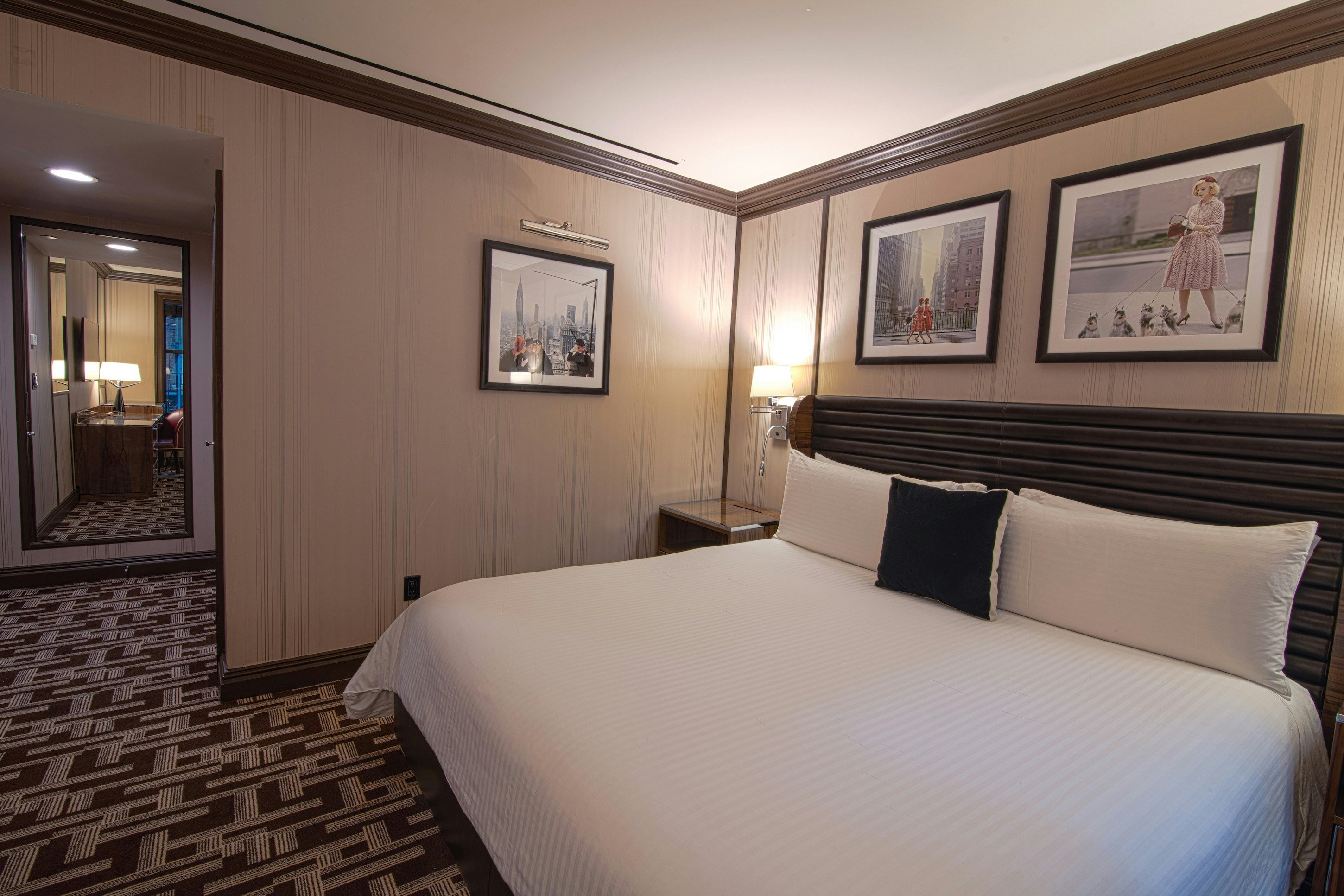 Deluxe King - Bedroom